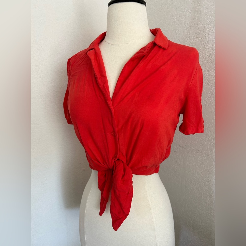 Pull & Bear | Red Front Tie Collared Crop Button Down (XS)